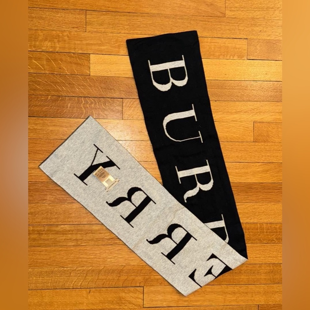 Burberry Unisex reversible cotton scarf